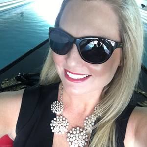 Meet your Posher, Jenn